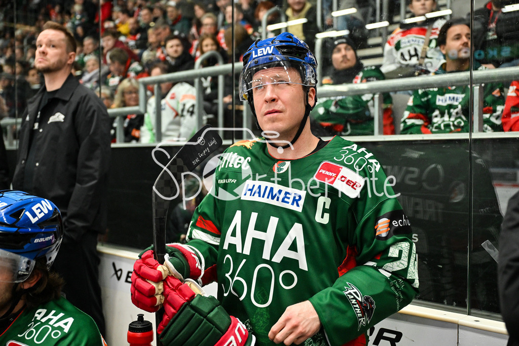 Augsburger Panther - Grizzlys Wolfsburg | AUGSBURG, GERMANY - 15. MARCH: im Bild T. J. TREVELYAN (Augsburger Panther 24) / Einzelfoto / Freisteller während dem Match zwischen den Augsburger Panthern und den Grizzlys Wolfsburg am 52. Spieltag der Penny DEL im Curt Frenzel Stadion