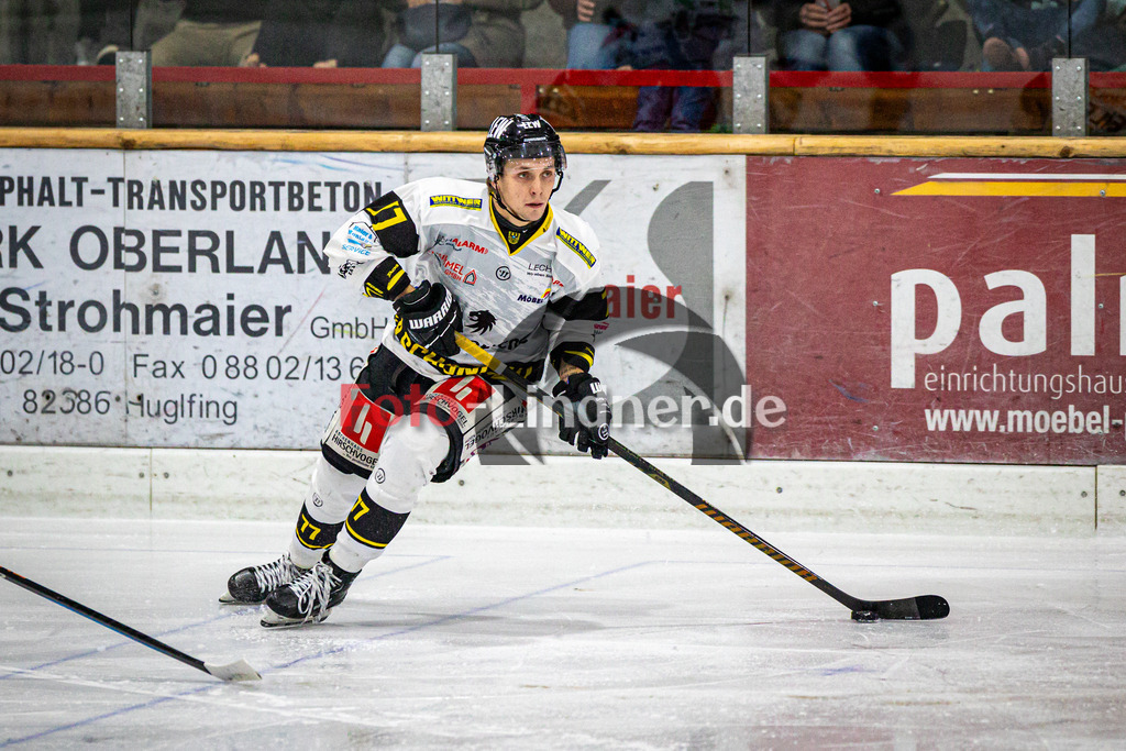 TSV Peißenberg MINERS gegen EA Schongau | Eishockey Bayernliga Herren Vorrunde 2024/25, TSV Peißenberg MINERS gegen EA Schongau, 20241031,Anton EGLE (MAMMUTS 77) in Aktion,2024-10-31 in Peißenberg (Eisstadion Peißenberg)Anton EGLE (MAMMUTS 77)Copyright: WolfgangxLindner foto-lindner.de