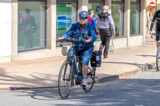 Ossiachersee autofrei - Start am Hauptplatz Feldkirchen | Bildershop von pixelworld.at - Realisiert mit Pictrs.com