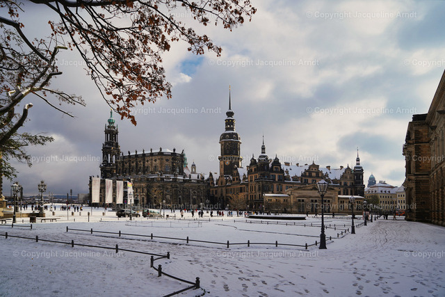 Theaterplatz | Fotografie Photography Dresden Photoshooting  Fotoshooting Fotografin Dresdencity Bilder  Foto Dresdenvideos Kalender Postkarten Bilderdownload Portrait Hochzeitsfotografie Familienfotos Bewerbungsbilder Studiofotografie Fotograf Dresdenbilder Business - Realisiert mit Pictrs.com