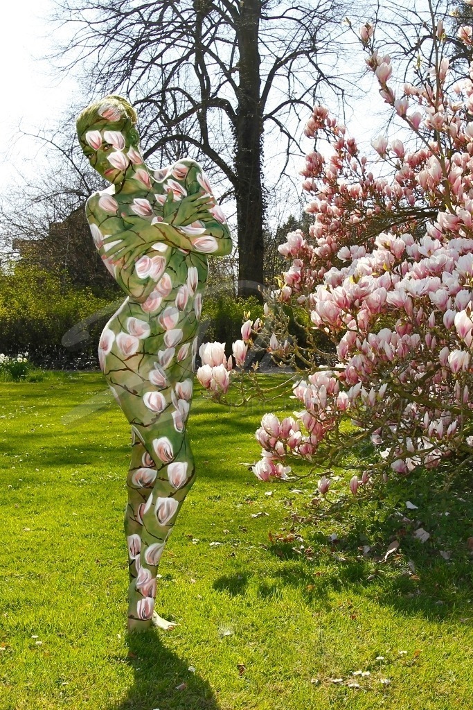 NatureArt-MAGNOLIEN_8625d | Anmutige Magnolie | #014 | Modell: Daniela | Foto: Tschiponnique Skupin - Realisiert mit Pictrs.com