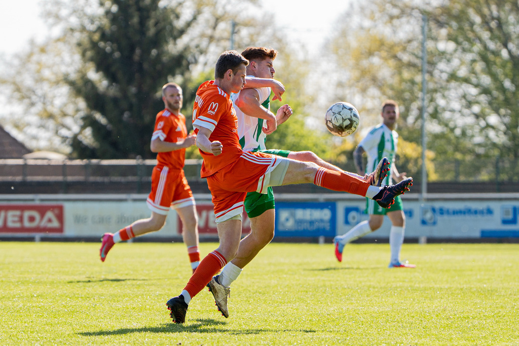 Fußball I Herren I Saison 2025-2026 I Bezirksliga Weser-Ems 4 I 29. Spieltag I TuS Lutten - SV Holdorf I 12567 | jns.sportfotos - Realisiert mit Pictrs.com