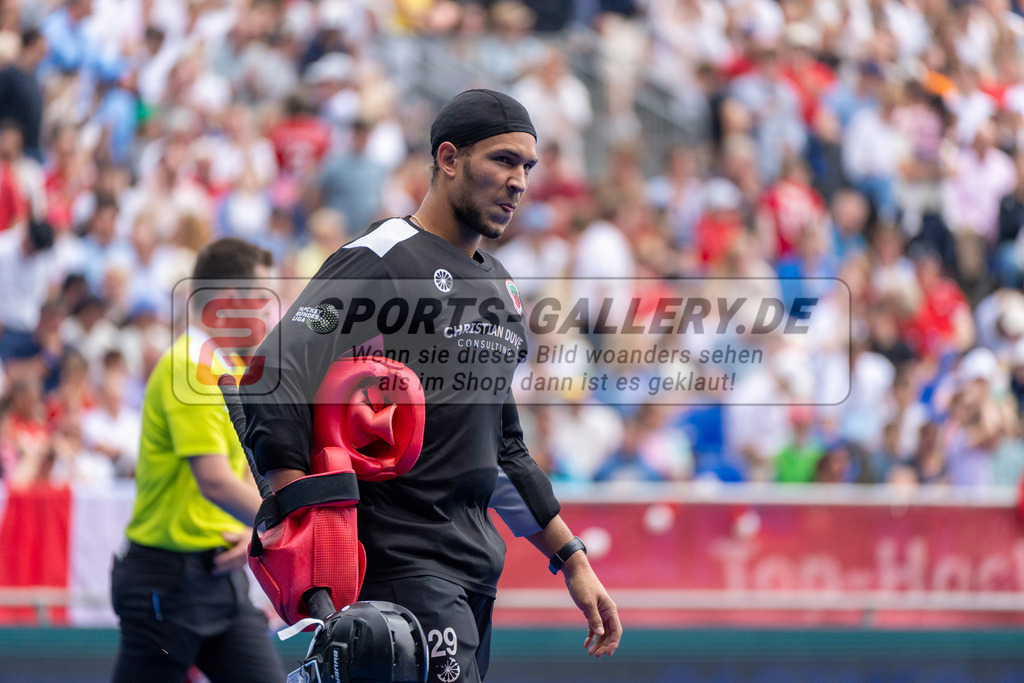 Final4_20250601-1443-HK108636 | Krefeld, Deutschland, 01.06.2025:  Feldhockey Final4 2025 – „Deutsche Feldhockey-Meisterschaften 2025“ Crefelder HTC - Rot-Weiss Köln (Finale Herren) im Gerd-Wellen-Hockeyanlage am 01.06.2025 in Krefeld, Deutschland. (Foto von Kramhöller/Fehrmann/Kaste)Krefeld, Germany, 01.06.2025: Feldhockey Final4 2025 – „Deutsche Feldhockey-Meisterschaften 2025“ Harvestehuder HTC - Düsseldorfer HC (Finale Damen) in Gerd-Wellen-Hockeyanlage at 01.06.2025 in Krefeld, Deutschland. (Foto from Kramhöller/Fehrmann/Kaste)