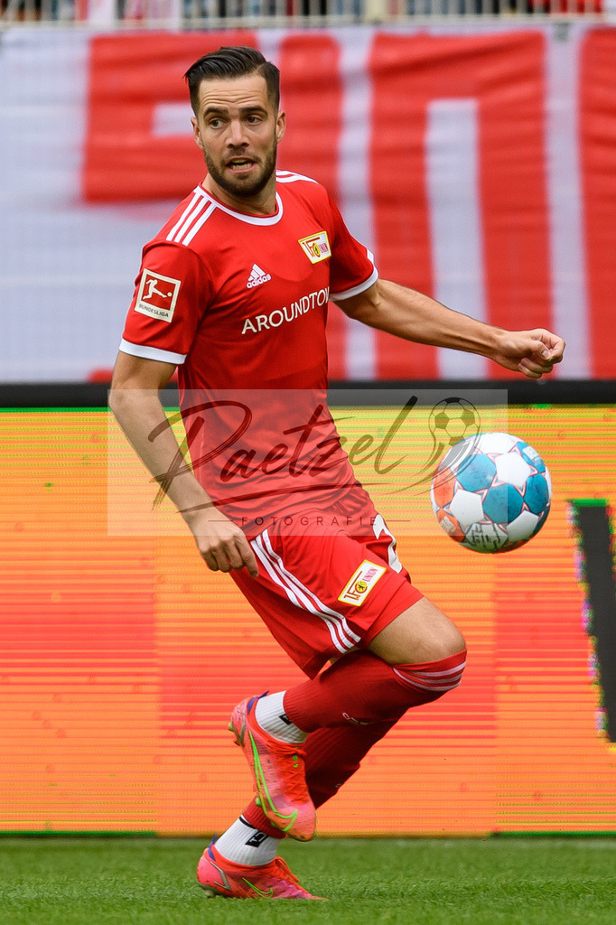 FCUBMG20210829_103 | Fussball, Herren: Niko Giesselmann (1.FC Union Berlin) in Aktion, am Ball, Einzelaktion beim Spiel der 1. Bundesliga zwischen 1. FC Union Berlin und Borussia Moenchengladbach im Stadion An der Alten Foersterei am 29.08.2021 in Berlin, Deutschland. - Realisiert mit Pictrs.com