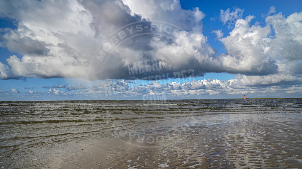 Leuchtturm unter Wolken | Regenwolken über dem Leuchtturm
