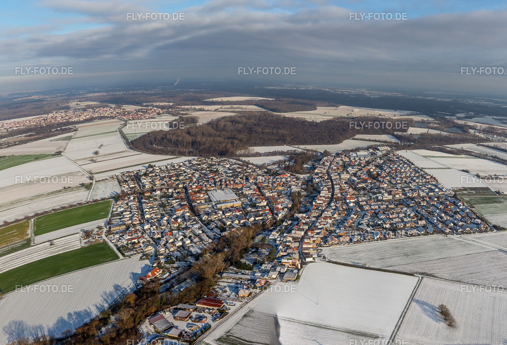 im Winter bei Schnee | Luftbild: im Winter bei Schnee in Kuhardt im Bundesland Rheinland-Pfalz in Deutschland. Foto: IMG_135430-Pano.jpg vom 16.12.2022 durch ©2025 Werner Riehm fly-foto.de/copyright - Realisiert mit Pictrs.com
