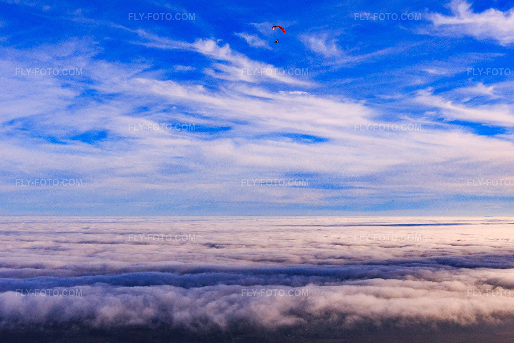 Aerial view: Above the clouds in Petit-Réderching in the state Moselle, France. – Photo: IMG_143763.jpg taken on 10/26/2024 by Werner Riehm/FLY-FOTO.com – Resolution of the original: 5472 x 3648 px