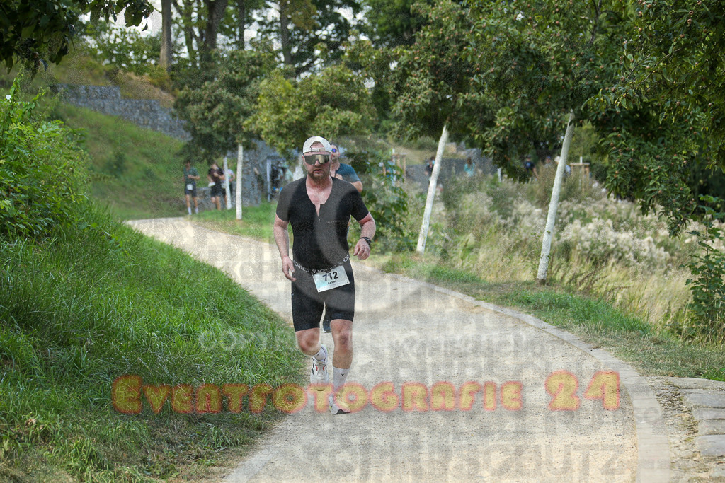 250824_1441_EX1_7124 | Sportfotografie im Rhein-Sieg Kreis, Köln, Bonn, NRW, Rheinland Pfalz, Hessen, etc. Unser Tätigkeitsfeld umfasst den Laufsport vom Volkslauf über den Marathon, Duathlon, Triathon bis zum Ultralauf wie Kölnpfad Ultra oder Schindertrail.