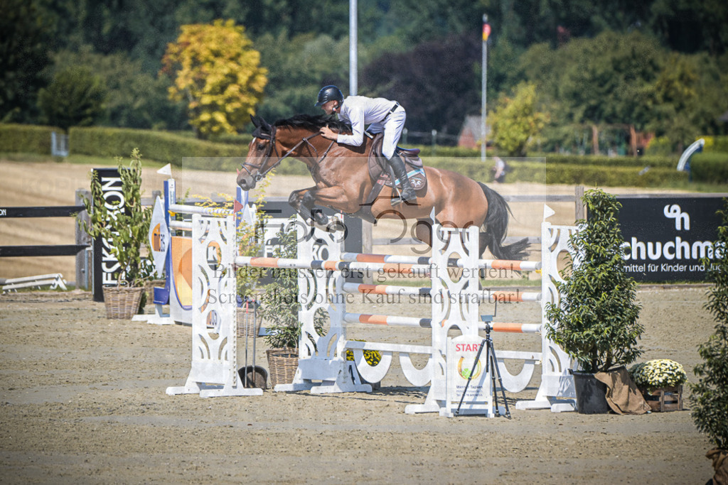 DOS_1459 | Entdecke hochwertige Reitturnierfotos von Foto Oger. Professionell, emotional und authentisch – jetzt Lieblingsmomente im Shop bestellen.Deutschlandweite Turnierfotografie. - Realisiert mit Pictrs.com