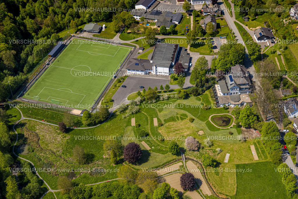 Schmallenberg230506292 | Luftbild, Sportplatz Fleckenberg, Park Rothswiese, Landhotel Gasthof Hubertus, Schmallenberg, Sauerland, Nordrhein-Westfalen, Deutschland