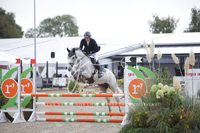 1J2A8530Edouard Hennau_ Maleika I_ Kn700_ Havekost | Foto- und Videografie für alles rund ums Pferd. Hochwertige Bilder und Videos vom Spring- und Dressurreiten, Voltigieren & mehr. Jetzt aktuelle Veranstaltungen und Preise im Shop ansehen. - Realisiert mit Pictrs.com