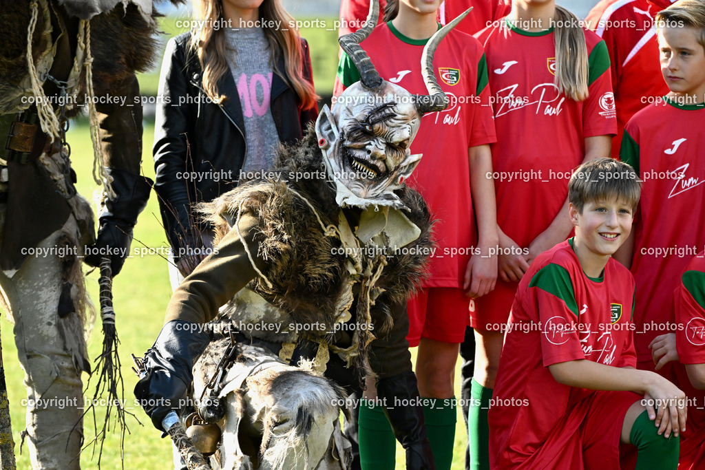 FC ASKÖ Gmünd vs. SV Rapid Lienz | Perchtengruppe, FC ASKÖ Gmünd vs. SV Rapid Lienz, FC ASKÖ Gmünd vs. SV Rapid Lienz am 09.11.2025 in Ferlach (Ballspielhalle Ferlach), Austria, (Photo by Bernd Stefan)