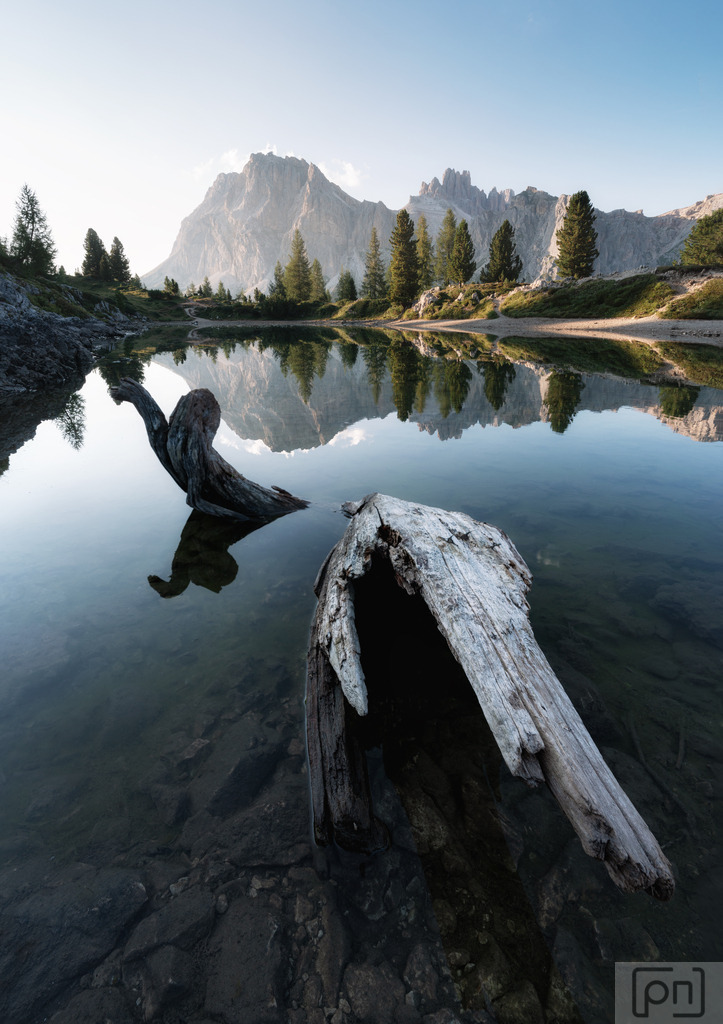 Limides | Der Lago di Limides in den Dolomiten ist ein malerischer Bergsee in der Region Venetien, Italien. Dieser See liegt in der Nähe des Passo Falzarego und bietet eine atemberaubende Kulisse für Naturliebhaber 