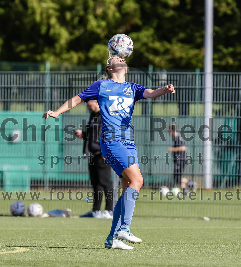 2023-10-21_073_FC_Langengeisling_gegen_TSV_Eching | Erding, Deutschland, 21.10.2023:
Fußball, Bezirksoberliga 2023 / 2024, 8. Spieltag, FC Langengeisling gegen TSV Eching, Endergebnis: 0:0

Rebecca Hawkins (FC Langengeisling, #15)

Foto: Christian Riedel / fotografie-riedel.net