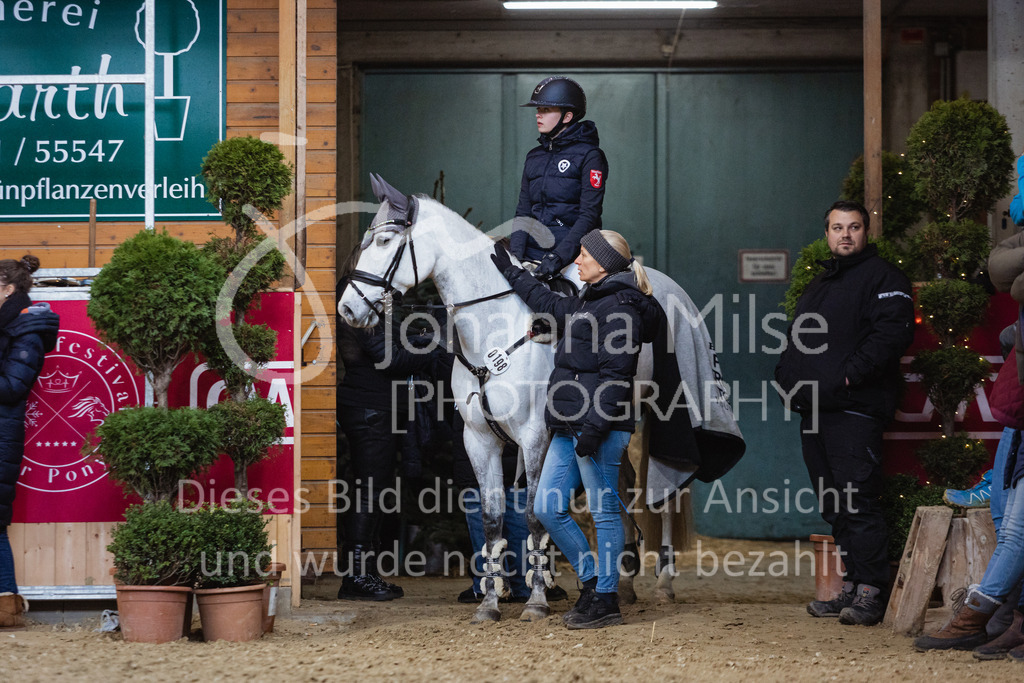 221127_Winterfestival_L-Spr_HPTTY-257 | Deine schönsten Turniermomente als professionelle Fotos! Entdecke hochwertige Pferdesport-Fotografie im Online-Shop. Jetzt Fotos finden & bestellen!