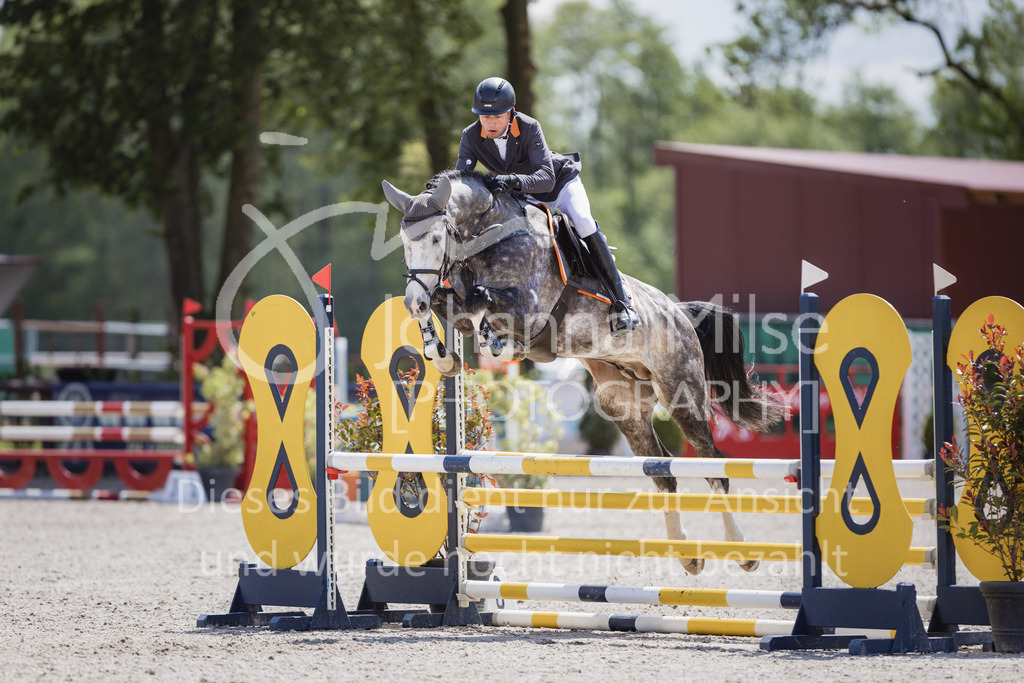 230516_Mühlen_03SprPf-A-376 | Deine schönsten Turniermomente als professionelle Fotos! Entdecke hochwertige Pferdesport-Fotografie im Online-Shop. Jetzt Fotos finden & bestellen!