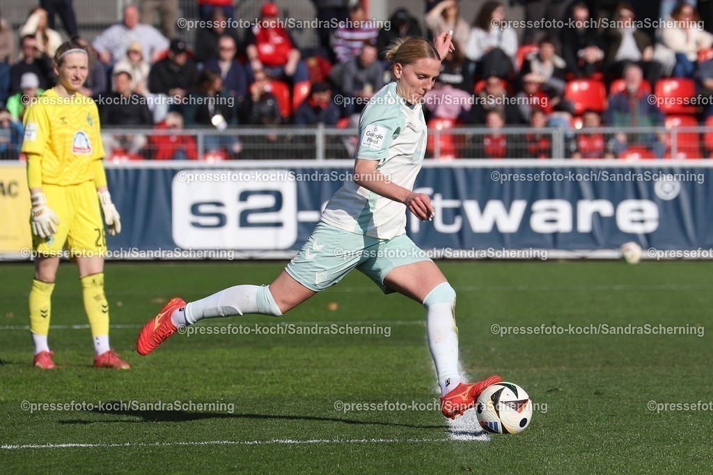 xSSC16032501027 | 16.03.2025, xsscx, Frauen Fußball, Bayer 04 Leverkusen - SV Werder Bremen, 1. Fußball Bundesliga, Ulrich-Haberland-Stadion, Saison 2024 2025: Lina Hausicke (SV Werder Bremen 18) DFB regulations prohibit any use of photographs as image sequences and or quasi-video. 