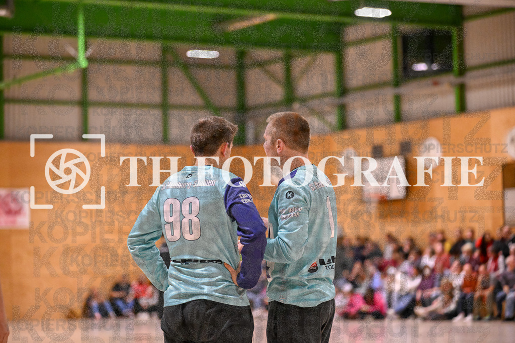 GER, SG Maulburg/Steinen - HSG Dreiland, Handball, Landesliga Suedbaden, 4. Spieltag, Saison 2024/2025, 12.10.2024 | Eike Nasdala (SG Maulburg/Steinen, #98), Rubens Freuschle (SG Maulburg/Steinen, #01)GER, SG Maulburg/Steinen - HSG Dreiland, Handball, Landesliga Suedbaden, 4. Spieltag, Saison 2024/2025, 12.10.2024Foto: TH Fotografie/Thomas Hess