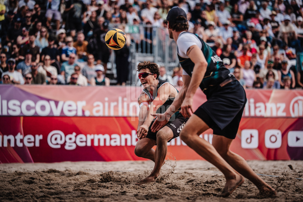 Beachvolleyball | Männer | Deutsche Meisterschaften 2025 Timmendorfer Strand | 05.09.2025 | Lui Wüst nimmt den Ball an