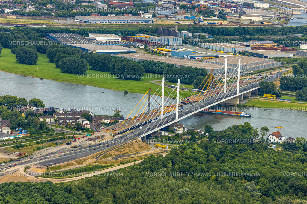 Duisburg240704670-Mitte | Luftbild, Autobahn A40 Rheinbrücke Neuenkamp, Baustelle, Binnenschifffahrt Fluss Rhein, hinten das Gewerbegebiet Am Blumenkampshof, Alt-Homberg, Duisburg, Ruhrgebiet, Nordrhein-Westfalen, Deutschland