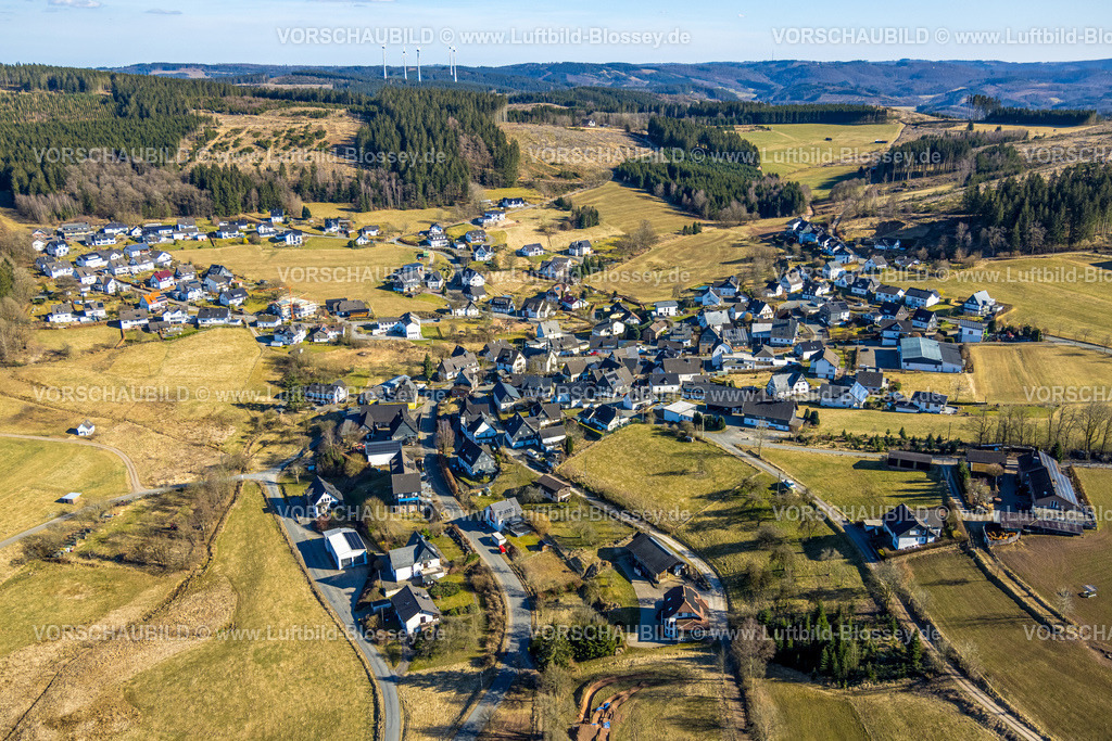 Kirchhundem250308485Brachthausen | Luftbild, Wohngebiet Ortsansicht, Waldgebiet Hügellandschaft mit Waldschäden, Brachthausen, Kirchhundem, Sauerland, Nordrhein-Westfalen, Deutschland