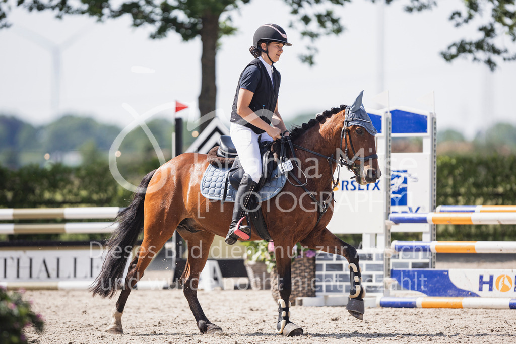 250622_Lemwerder_A-Stil-516 | Deine schönsten Turniermomente als professionelle Fotos! Entdecke hochwertige Pferdesport-Fotografie im Online-Shop. Jetzt Fotos finden & bestellen!