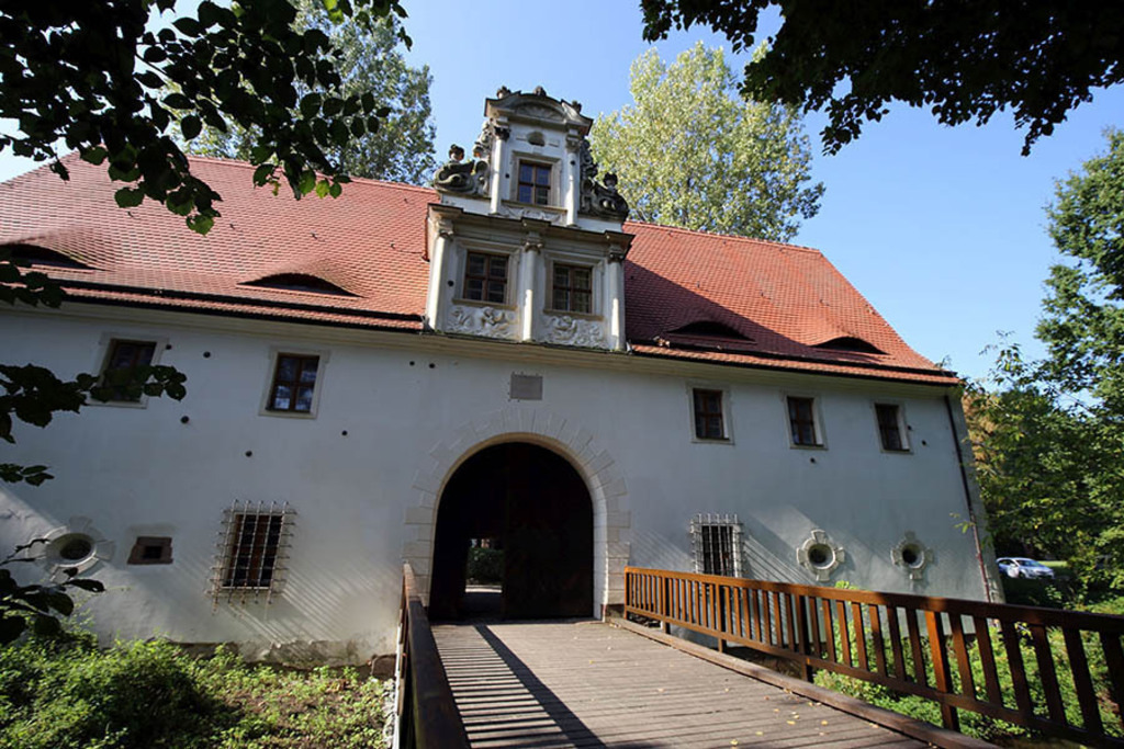 Torhaus Dölitz | Das Team hinter BILDLEXIKON LEIPZIG bündelt historische wie aktuelle Informationen über die Stadt Leipzig in Text und Bild auf einer Plattform und stellt diese der interessierten Öffentlichkeit zur Verfügung.
