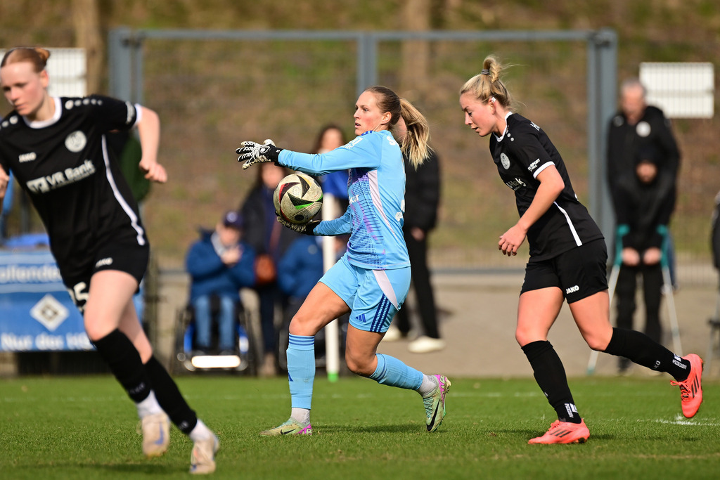 Fußball I Frauen I Saison 2024-2025 I 2. Bundesliga I 19. Spieltag I Hamburger SV - SV 67 Weinberg | Der Sportfotograf. - Realisiert mit Pictrs.com