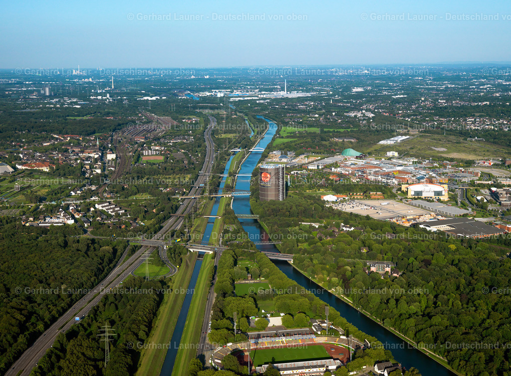 2996183 | Rhein-Herne Kanal und  Emscher mit Gasometer bei Oberhausen
