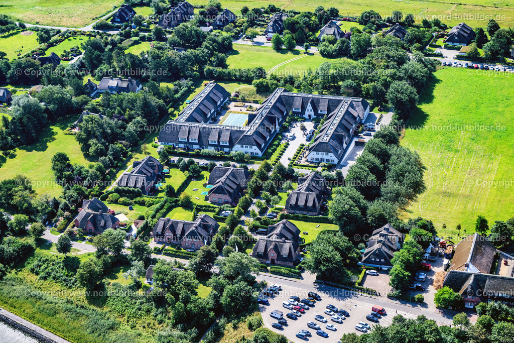 Sylt_Keitum_Severins_Resort_Spa_ELS_3411130825 | KEITUM 13.08.2025 Gebäudekomplex der Hotelanlage " Severins Hotel und Spa " in Keitum auf der Insel Sylt im Bundesland Schleswig-Holstein, Deutschland. Weiterführende Informationen bei: Severin's Resort & Spa. // Complex of the hotel building " Severins Hotel and Spa " in Keitum at the island Sylt in the state Schleswig-Holstein, Germany. Further information at: Severin's Resort & Spa. Foto: Martin Elsen