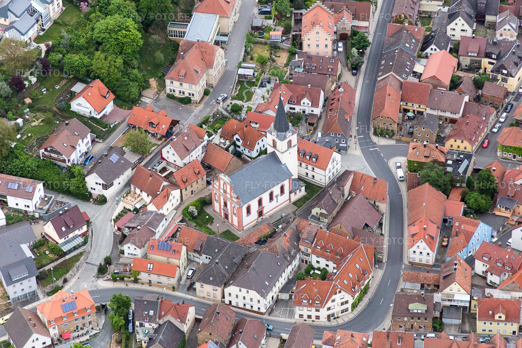 Luftbild: katholischen Kirche in Schonungen im Bundesland Bayern in Deutschland. Foto: IMG_078995.jpg vom 14.05.2015 durch Werner Riehm/FLY-FOTO.de