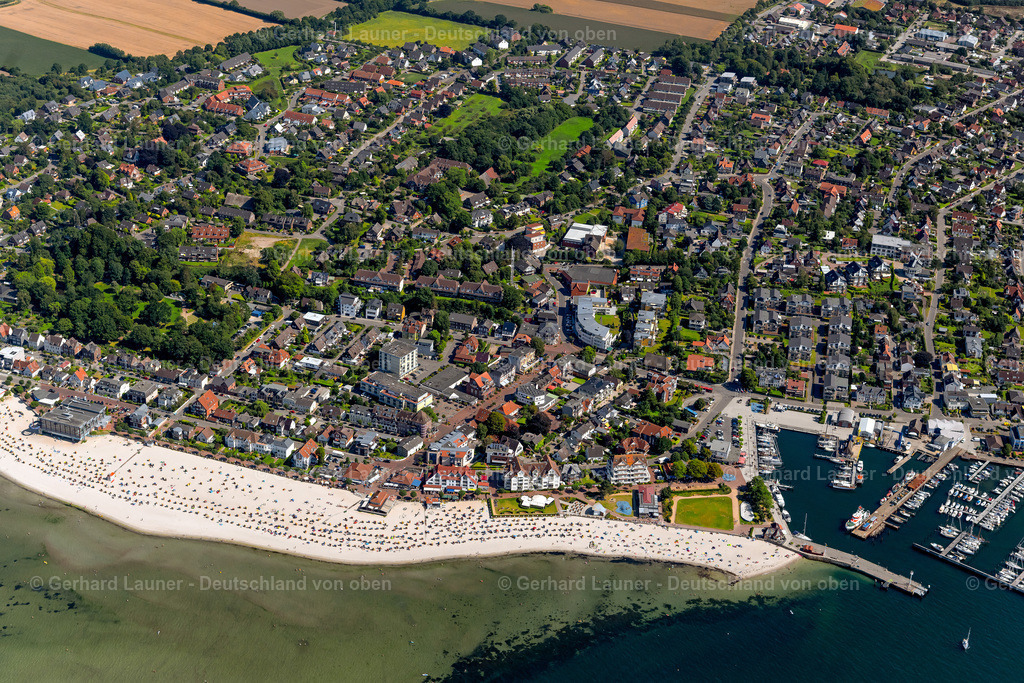 4037956 | LABOE 07.08.2020 Ortskern,Sandstrand- Landschaft entlang des Küsten- Verlaufes an der Strandstraße in Laboe an der Kieler Förde im Bundesland Schleswig-Holstein, Deutschland. // Beach landscape along the on Strandstrasse in Laboe on the Kiel Fjord in the state Schleswig-Holstein, Germany. Foto: Gerhard Launer