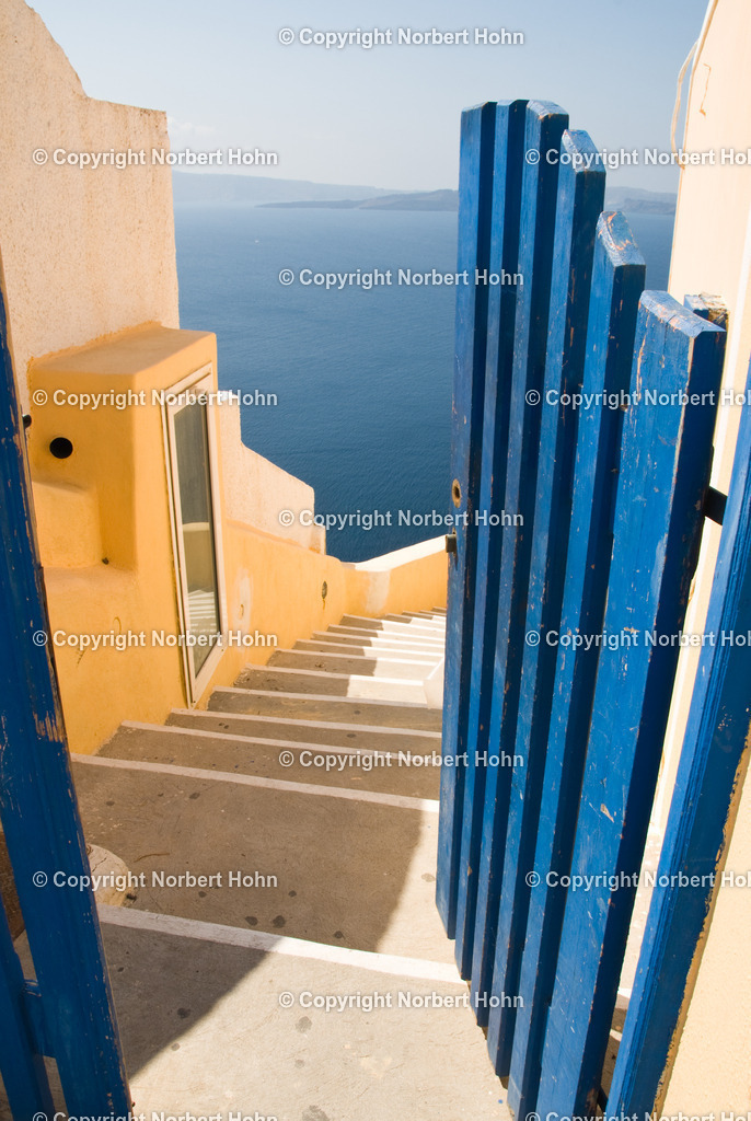 _GRI2035 | Wunderschönes Bergdorf Oia im Norden der Kykladeninsel Santorini. - Realisiert mit Pictrs.com