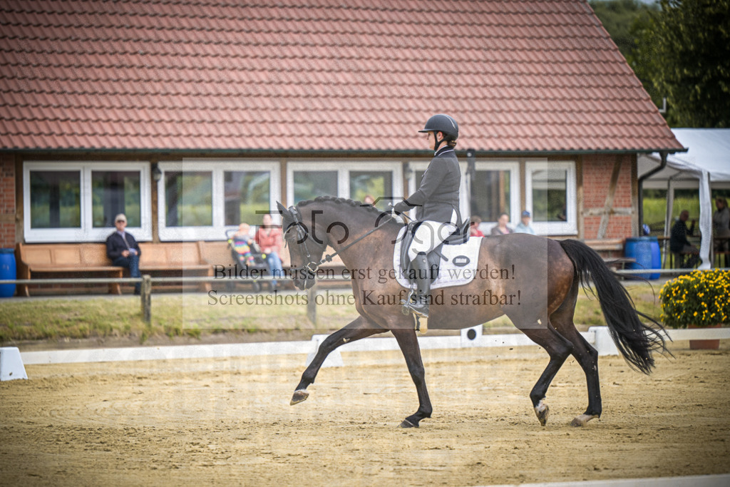 DOS_6608 | Entdecke hochwertige Reitturnierfotos von Foto Oger. Professionell, emotional und authentisch – jetzt Lieblingsmomente im Shop bestellen.Deutschlandweite Turnierfotografie. - Realisiert mit Pictrs.com