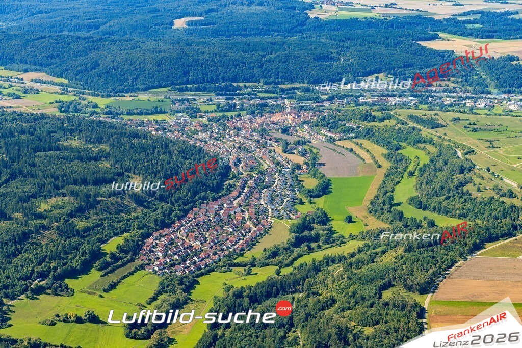 Luftaufnahme der Stadt Greding - Die Luftaufnahme wurde 2025 vom UL-Flugzeug heraus erstellt ( keine Drohne ) - Hochauflösende Luftaufnahme - für professionelle Ausdrucke geeignet. Die Geschenkidee !Mit Lizenz und Bildrechte bestellbar
