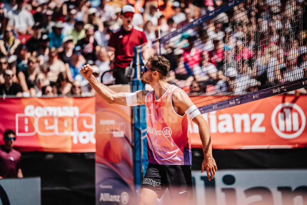 Beachvolleyball | Männer | Allianz German Beach Tour 2025 | Tourstop München | 12.07.2025 | Jonas Sagstetter jubelt