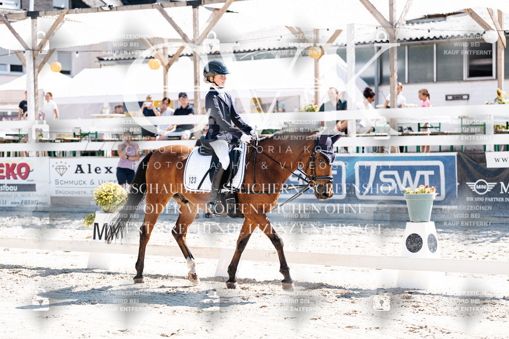 CK902397 | Turnierfotografie Pferdefotografie Trier Rheinland-Pfalz Pferdesport Reitsport Tierfotografie Sportfotografie Pferdevideo Pferdevideografie Equestrianvideography equestrianphotography  - Realisiert mit Pictrs.com