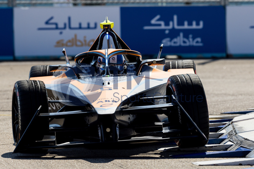 GEPA-20230422-101-147-0092 | BERLIN,GERMANY,22.APR.23 - MOTORSPORTS, FORMEL E - E-Prix of Berlin, Berliner Tempelhof Airport Circuit, qualifying. Image shows Jake Hughes (GBR / McLaren). 
Photo: GEPA pictures/ Matthias Trinkl