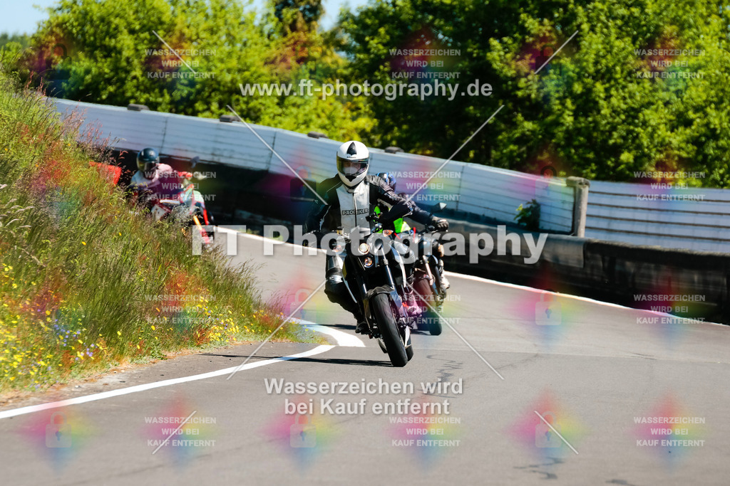 Moto-TeamOBK-22013 | Hier findet Ihr Bilder von Touristenfahrten auf der Nürburgring Nordschleife oder von anderen Veranstaltungen die ich besucht habe. Viel Spass beim Durch Schauen 
