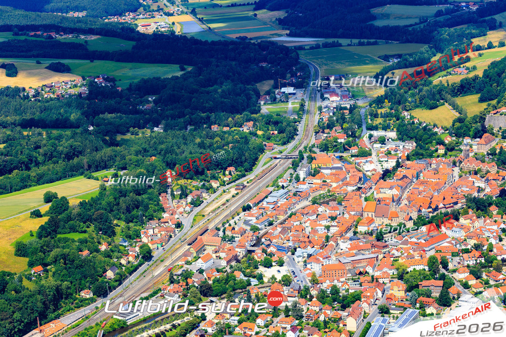 Die Luftaufnahme der Stadt Kronach wurde vom UL-Flugzeug heraus erstellt ( keine Drohne )- hohe Auflösung für beste Qualität