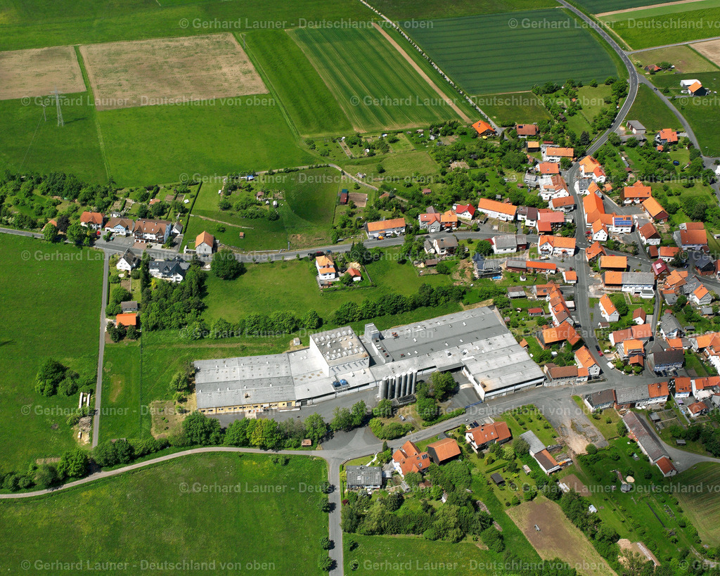 2615790 | FRISCHBORN 09.06.2006 Wohngebiet einer Einfamilienhaus- Siedlung  in Frischborn im Bundesland Hessen, Deutschland // Single-family residential area of settlement  in Frischborn in the state Hesse, Germany Foto: Gerhard Launer