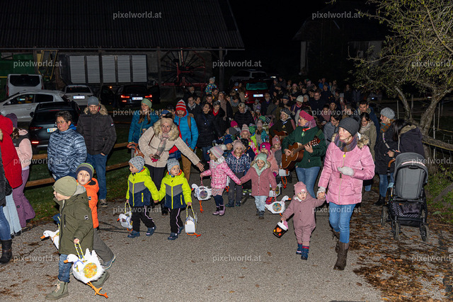 Laternenfest in St. Martin | Bildershop von pixelworld.at - Realisiert mit Pictrs.com