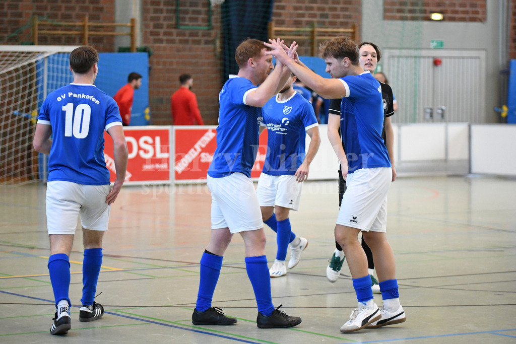 Allianz Fischer Cup 2026; FC Dingolfing; SV Pankofen; | Jubel beim SV Pankofen: In der Gruppenphase bezwingt man den FC Dingolfing mit 1:0 - Realisiert mit Pictrs.com