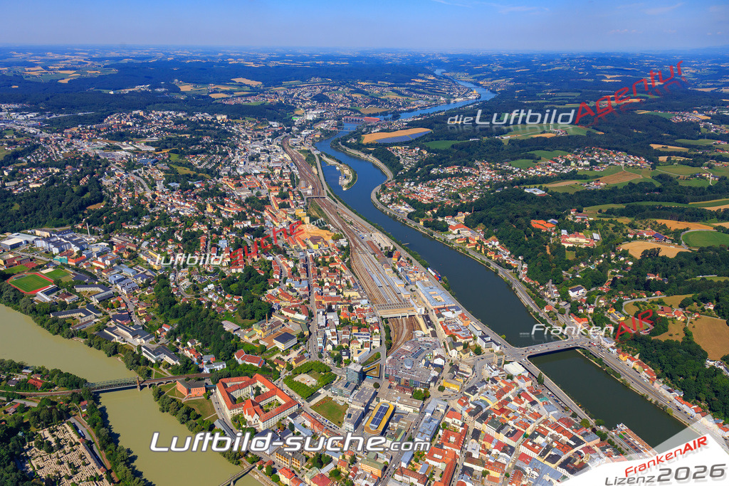 Die Luftaufnahme der Stadt Passau wurde 2017 vom Flugzeug heraus erstellt ( keine Drohne )- hohe Auflösung für beste Qualität