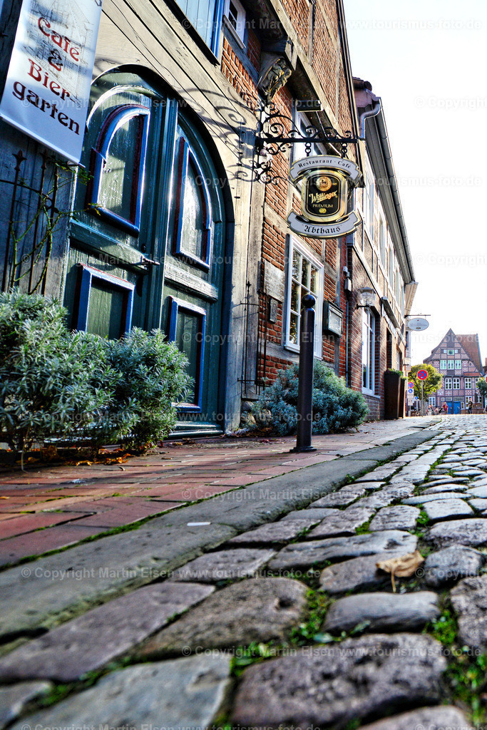 Buxtehude_ELS_1062aa | Buxtehude - Aufnahmedatum: 27.10.2014, Aufnahmehöhe:  m, Koordinaten:  - , Bildgröße: 3180 x  4765 Pixel - Copyright 2014 by Martin Elsen, Kontakt: Tel.: +49 157 74581206, E-Mail: info@schoenes-foto.deSchlagwörter:Foto,Tourismus,Kirche,Rathaus,NSB,Museum,Vivienstraße,Hafen,Nachtaufnahmen,BSV,Handball,Fleth, - Realisiert mit Pictrs.com