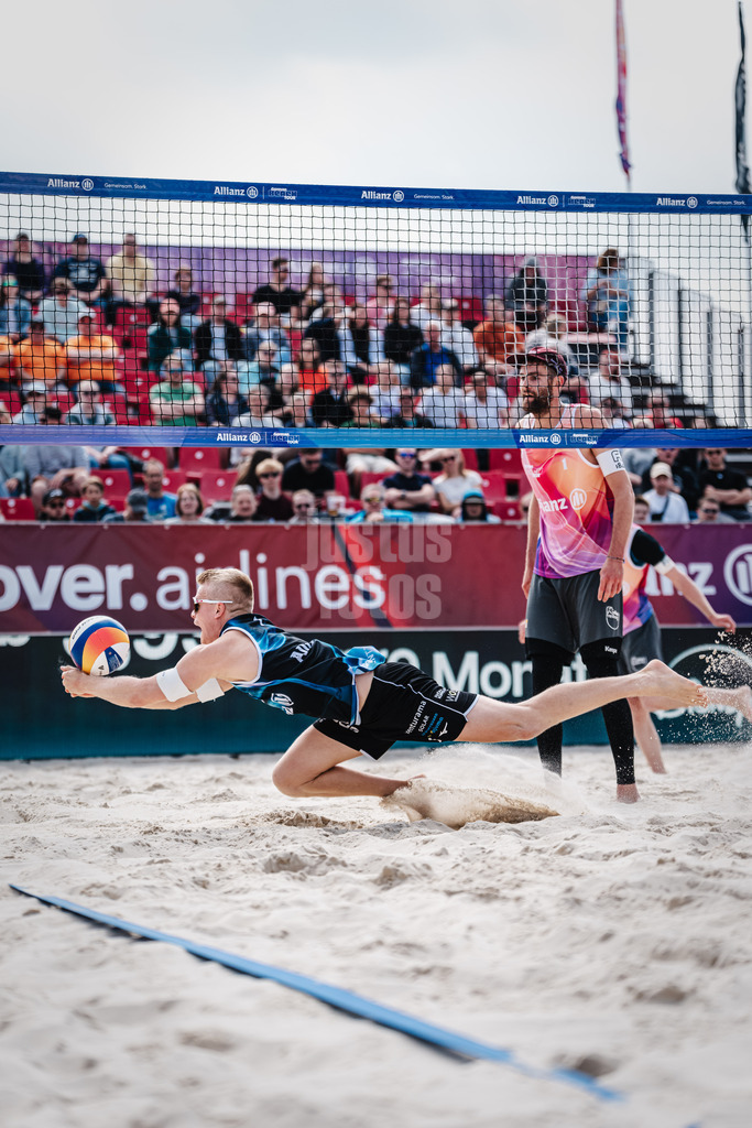 Beachvolleyball | Männer | German Beach Tour 2024 | Tourstop Bremen | 08.06.2024 | Georg Wolf springt zum Ball