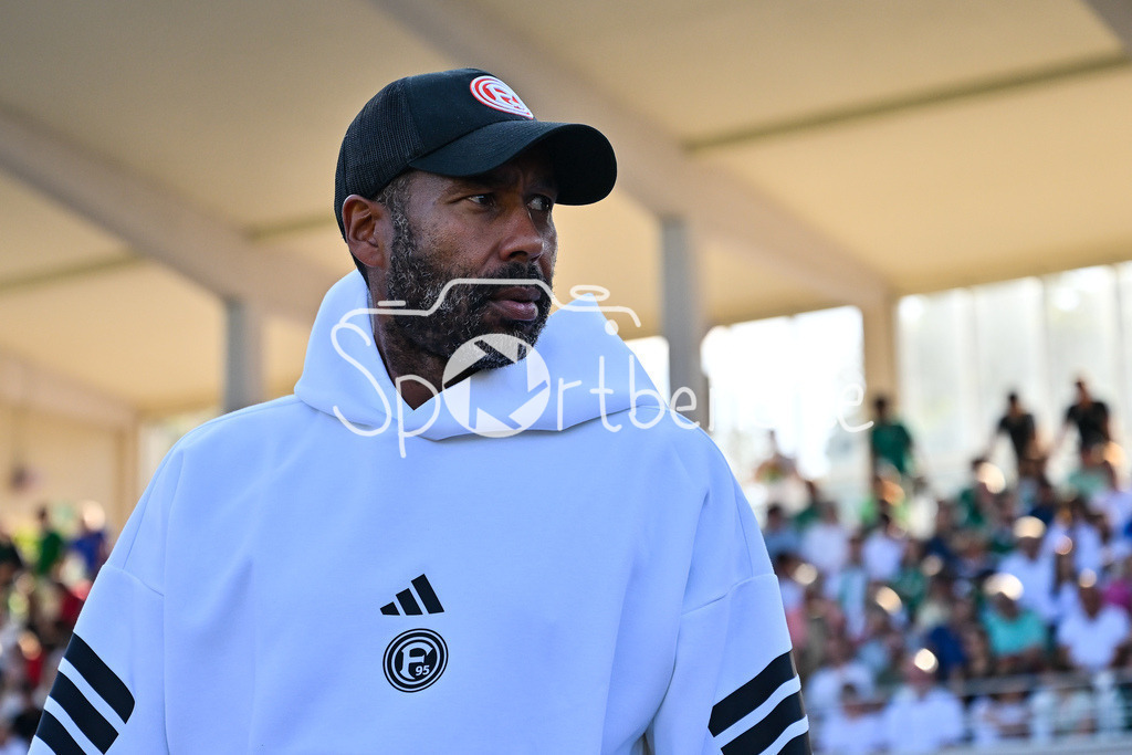 1. FC Schweinfurt 05 - Fortuna Düsseldorf | im Bild Daniel THIOUNE Trainer Fortuna Düsseldrof / Einzelfoto / Freisteller / DFB-Pokal: 1. FC Schweinfurt 05 - Fortuna Düsseldorf; Riedel-Bau Arena am 18.08.2025
