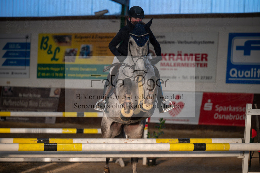 Hallenreittunier Voxtrup 2023 | Entdecke hochwertige Reitturnierfotos von Foto Oger. Professionell, emotional und authentisch – jetzt Lieblingsmomente im Shop bestellen.Deutschlandweite Turnierfotografie. - Realisiert mit Pictrs.com