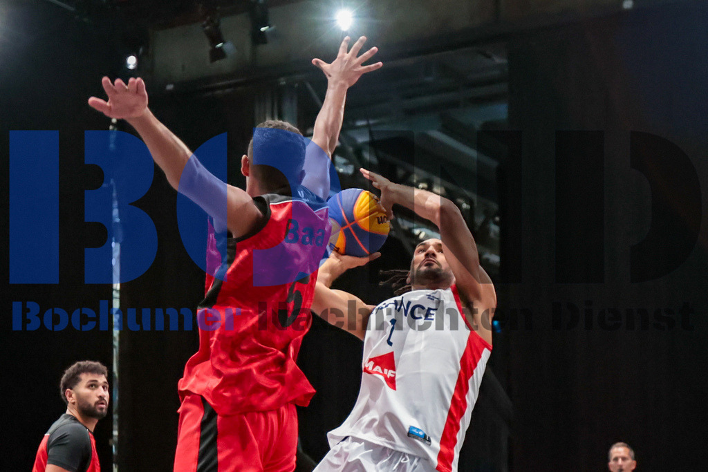 SES_TTG3X320250718-1727 | bond - Realisiert mit Pictrs.com