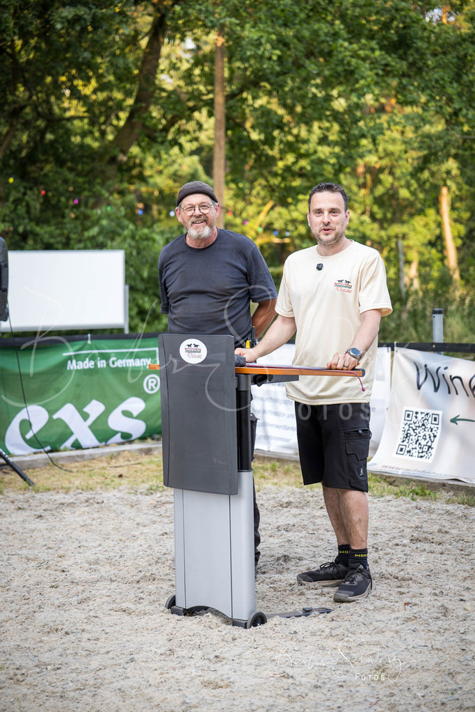 Siegerehrung_2026-06-27_19 | Stimmungsvolle Fotografie von Pferden, fotografische Begleitung von Veranstaltungen, Golfturnieren und Distanzritten - Realisiert mit Pictrs.com